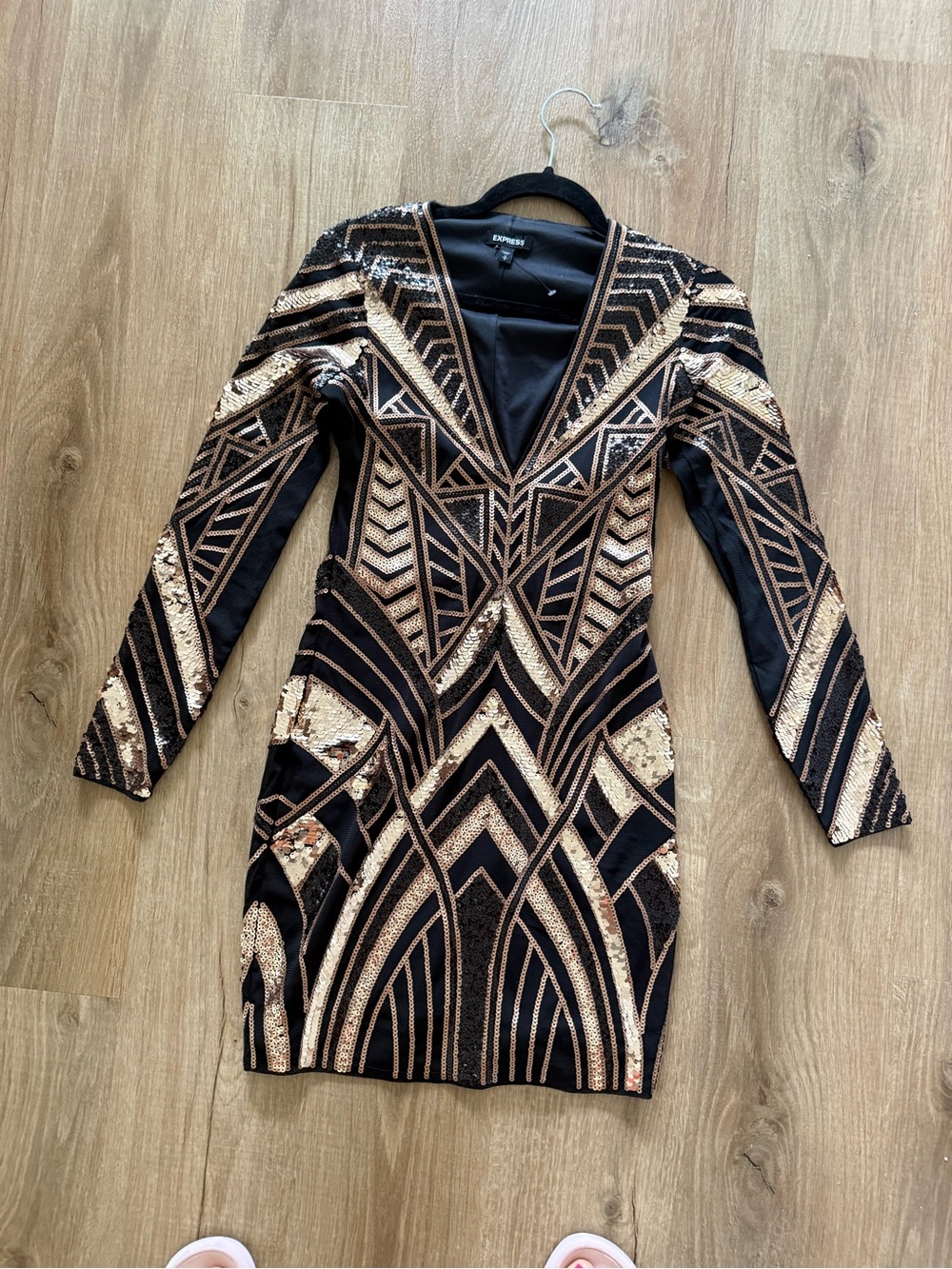 Sequin Geometric V-Neck Bodycon Dress - Black & Gold